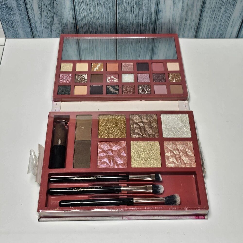 Paris Hilton Bold Beauty 36 Piece  Face And Eye Palette Makeup New Smoky Eyes
